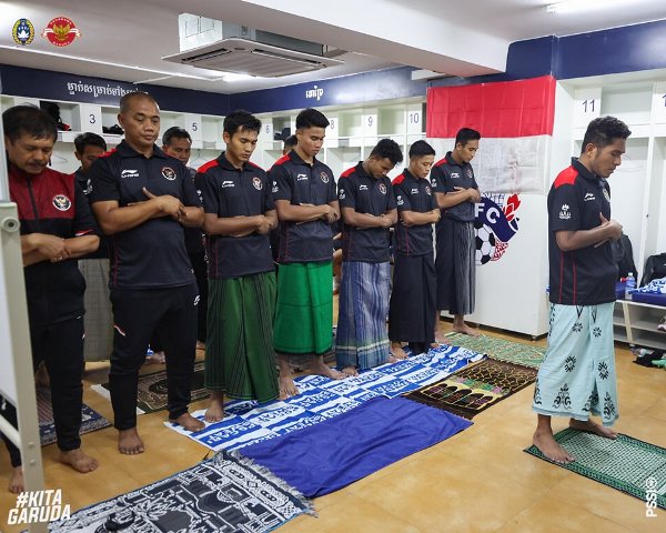 Timnas Indonesia U-22 Sholat Berjamaah Usai Kalahkan Vietnam, Bersyukur pada Allah Ta'ala