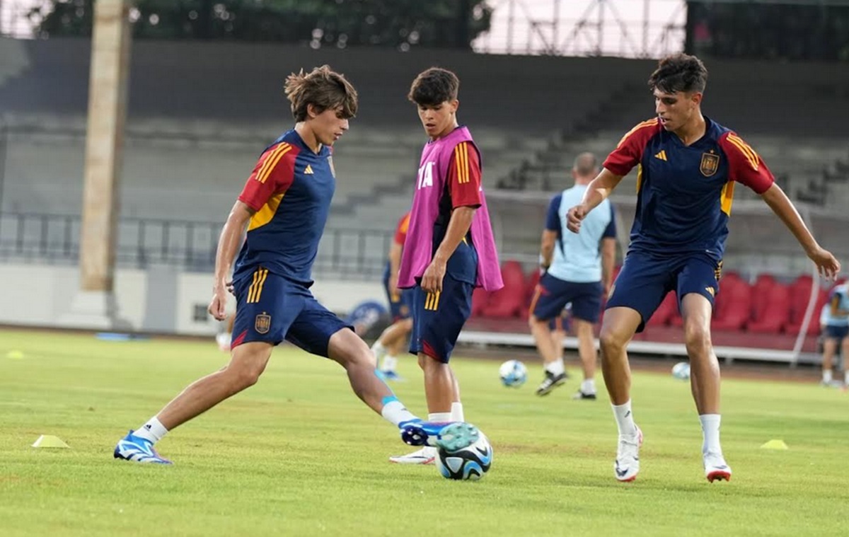 Piala Dunia U-17 2023: Timnas Spanyol U-17 Langsung Latihan Usai Tiba di Solo