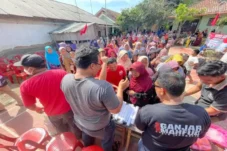 Puluhan Ribu Relawan Ganjar-Mahfud Serentak Gelar Bazar Sembako Murah di Jabar dan Banten