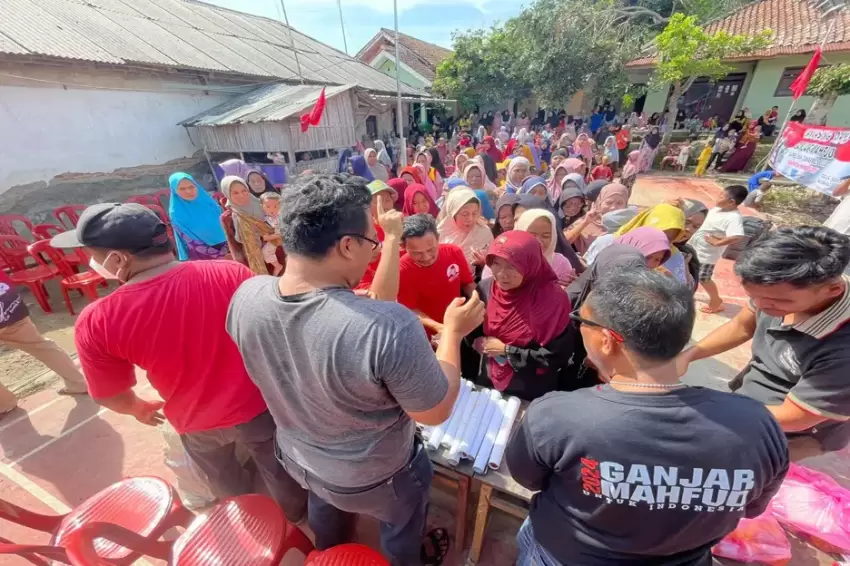 Puluhan Ribu Relawan Ganjar-Mahfud Serentak Gelar Bazar Sembako Murah di Jabar dan Banten