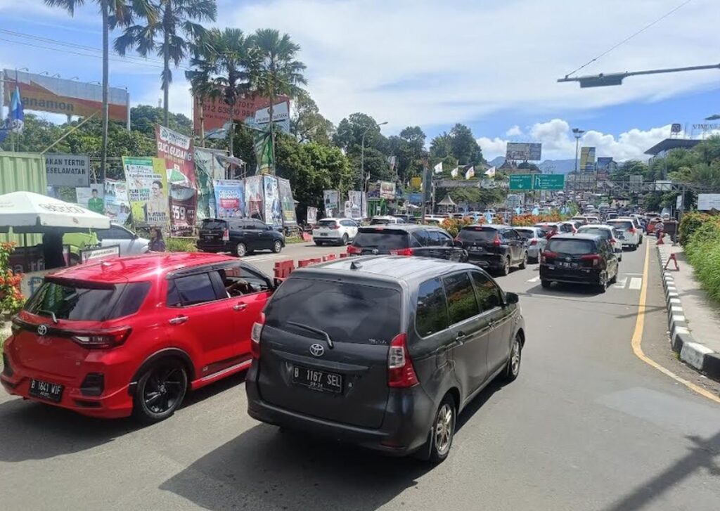 Libur Isra Miraj, Polisi Terapkan Oneway Arah Puncak Bogor Untuk Mengatasi Kemacetan