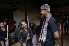 Ngopi Bareng Suku Osing Banyuwangi, Ganjar Komitmen Lindungi Budaya & Masyarakat Adat Sekitar