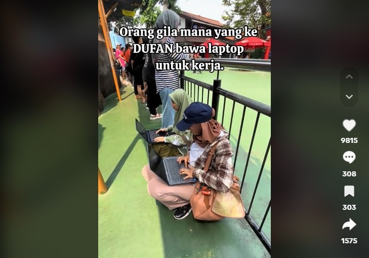 Viral 2 Hijaber Sempatnya Antre Wahana Dufan Sambil Buka Laptop Kelarin Kerjaan